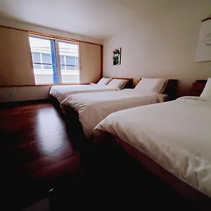 룸스 게스트하우스